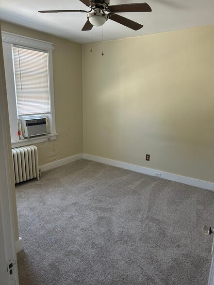 Bedroom #1 - 927 Jancey St