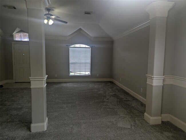 Building Photo - 21127 Woodland Green Dr