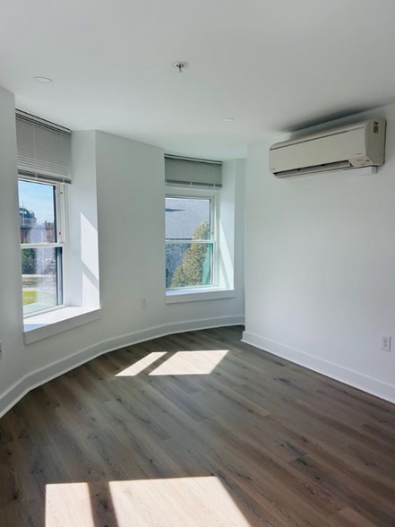 Building Photo - 169 Merrimack St