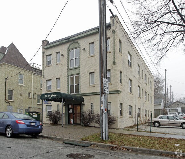 Building Photo - 719 E Pleasant St