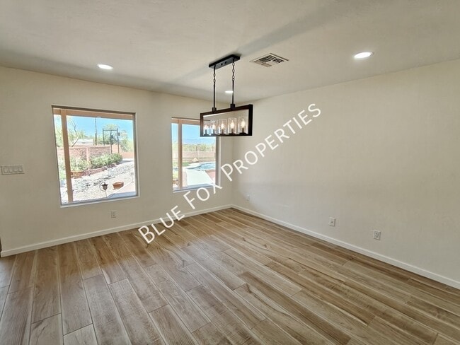 Building Photo - 5440 W Placita De La Promesa
