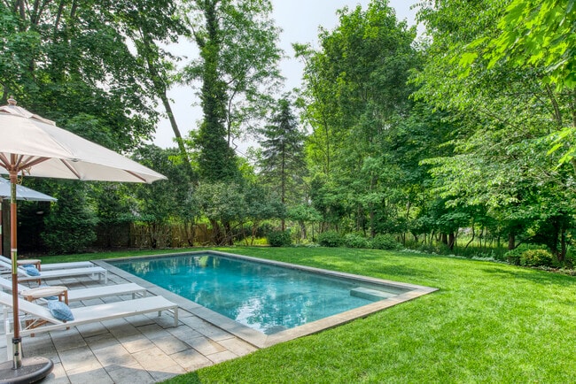 Building Photo - 7 Somers Pl