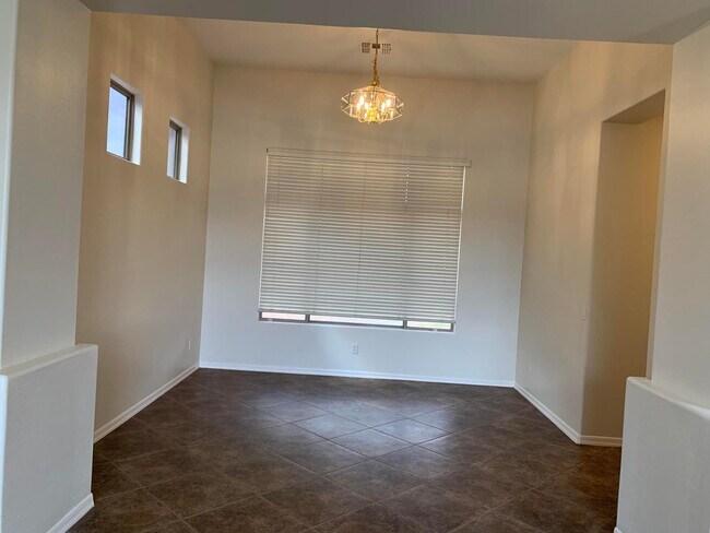 Building Photo - 1530 W Thompson Way