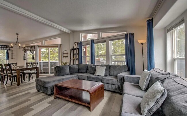 Building Photo - 492 Kimmes Ln