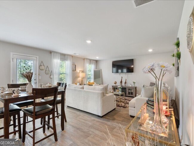 Building Photo - 174 Goodall Woods Dr
