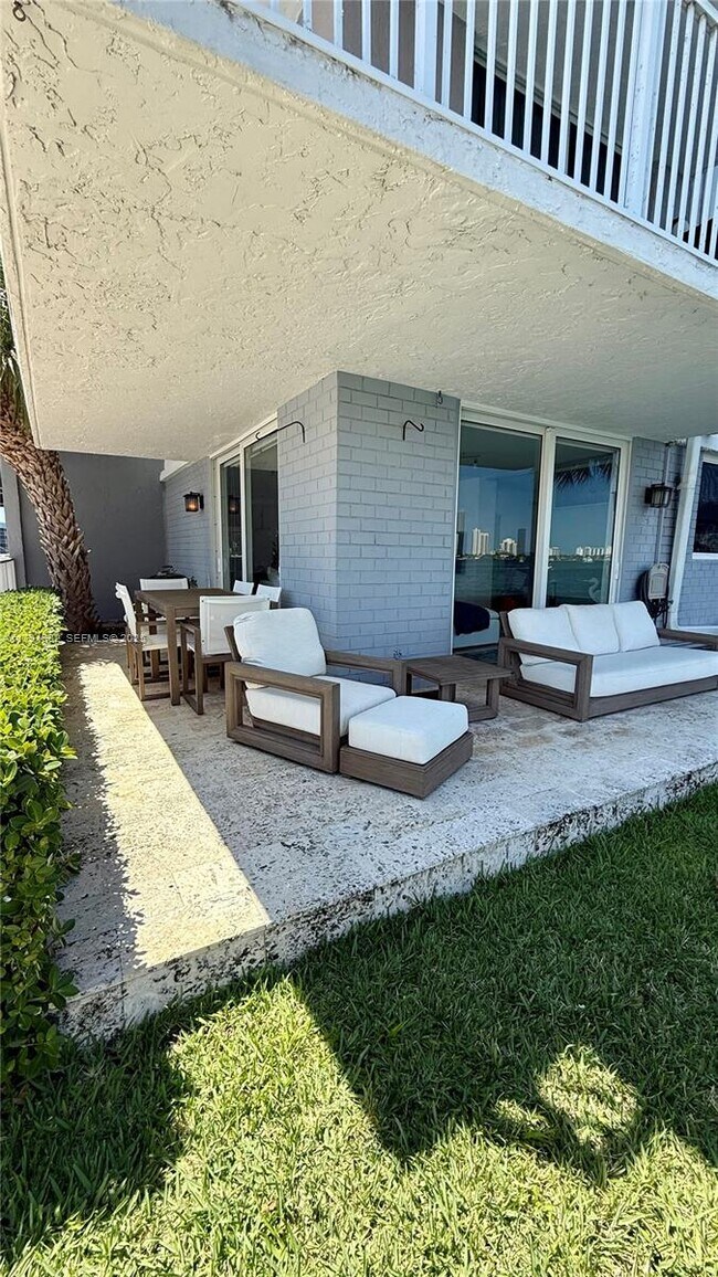 Building Photo - 4000 NE 170th St