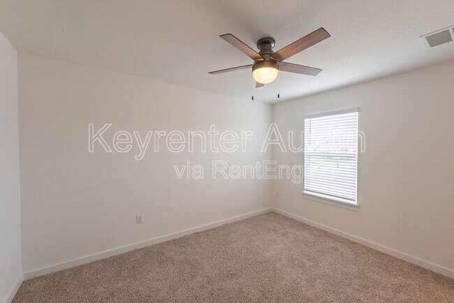 Building Photo - 2901 Louris Ln