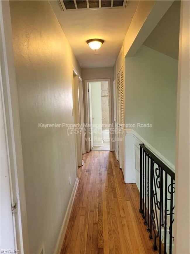 Building Photo - 1289 River Oaks Dr