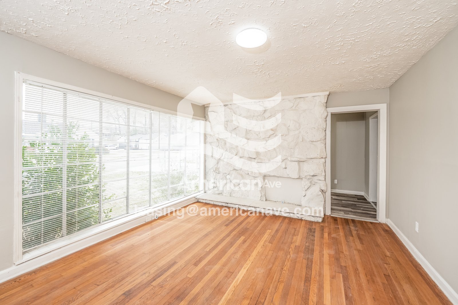 Building Photo - 1528 5th Ave W