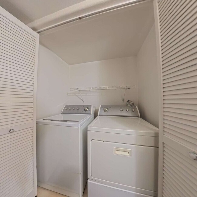 Building Photo - 3 Bedroom | 2nd Floor | Laminate Floors | Gated Community