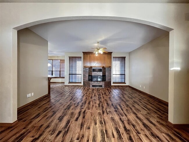 Building Photo - 113 S Mustang Rd