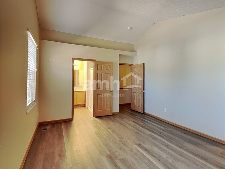 Building Photo - 1162 McNeil Dr