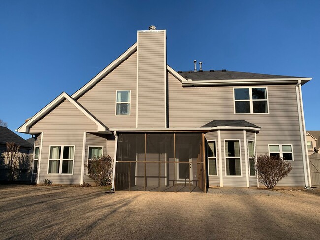 Building Photo - 549 W Holloway Dr