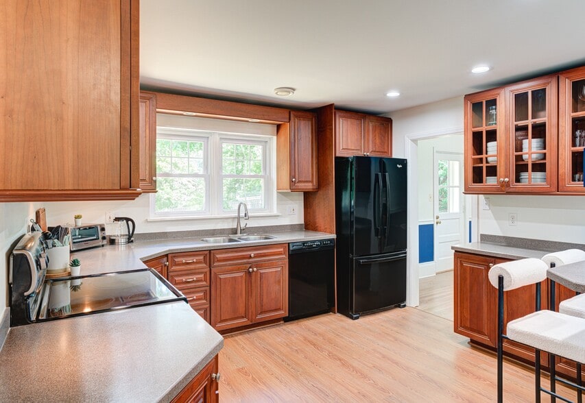 Building Photo - 7 Carol Ln