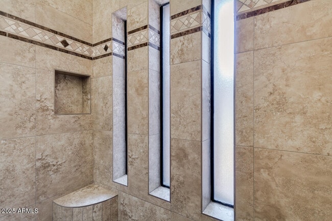 Building Photo - 6768 E Grandview Dr