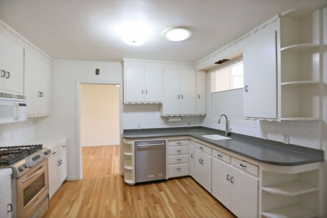 Building Photo - Charming single-story 2BR/1BA home in Mill Valley, Back yard, Storage, Front Porch (11 Alta Vista...