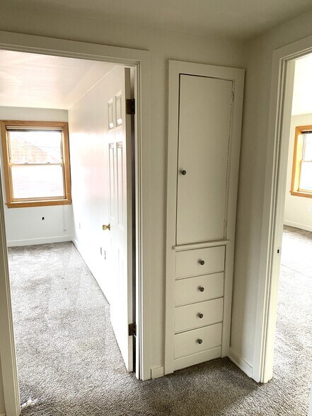 Building Photo - 1224 W 7th St