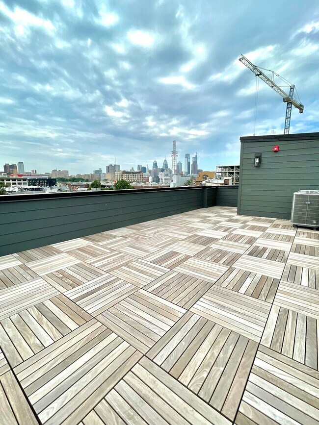 Building Photo - 555 N Lawrence St