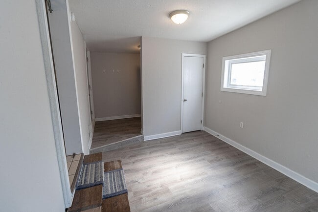 Building Photo - 306 W Worley St