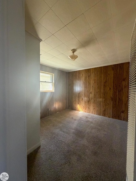 Building Photo - 9237 N River Rd