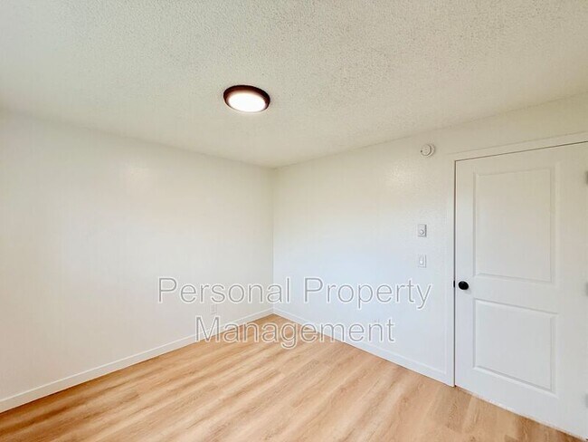 Building Photo - 7422 NE Hazel Dell Ave