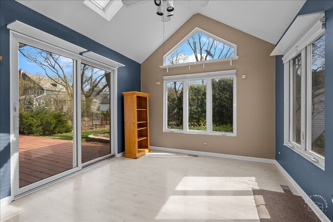 Building Photo - 1120 N Brainard St