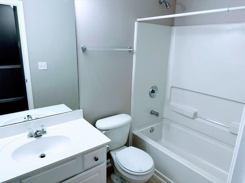 Building Photo - 940 Prestwyck Ct