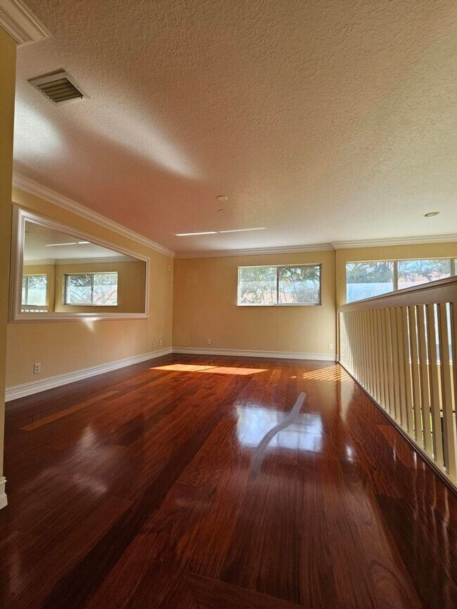 Building Photo - 7526 Pinewalk Dr S