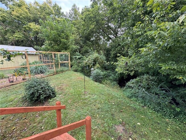 Building Photo - 320 S Washington Ave