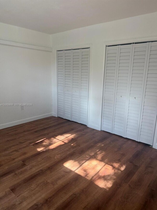 Building Photo - 160 NE 55th St