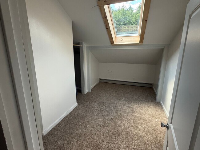 Building Photo - 3bd/2ba Apartment seconds from the base of Attitash!