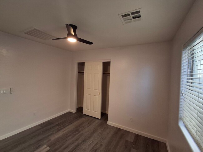 Building Photo - 29109 N Yellow Bee Dr