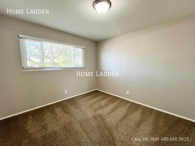 Building Photo - 3118 W Aster Dr