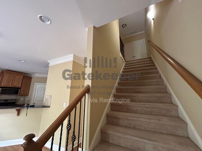 Building Photo - 106 Lexington Village