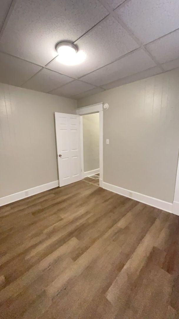 Building Photo - 3 Bed 1 Bath with Fence + 1 Gar Garage + Deck