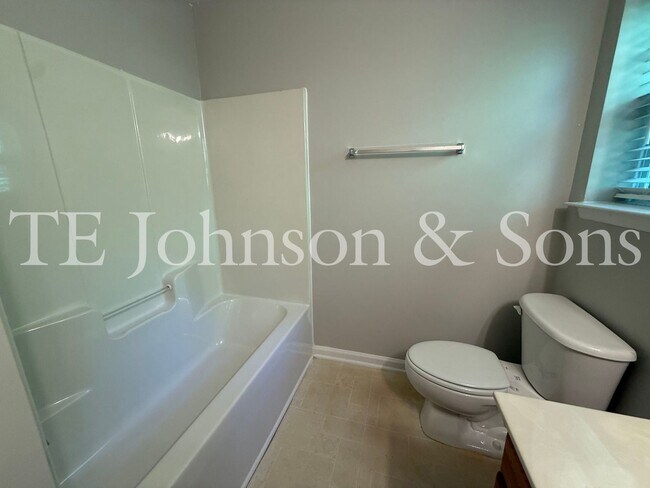 Building Photo - 3355 Kensington Pl