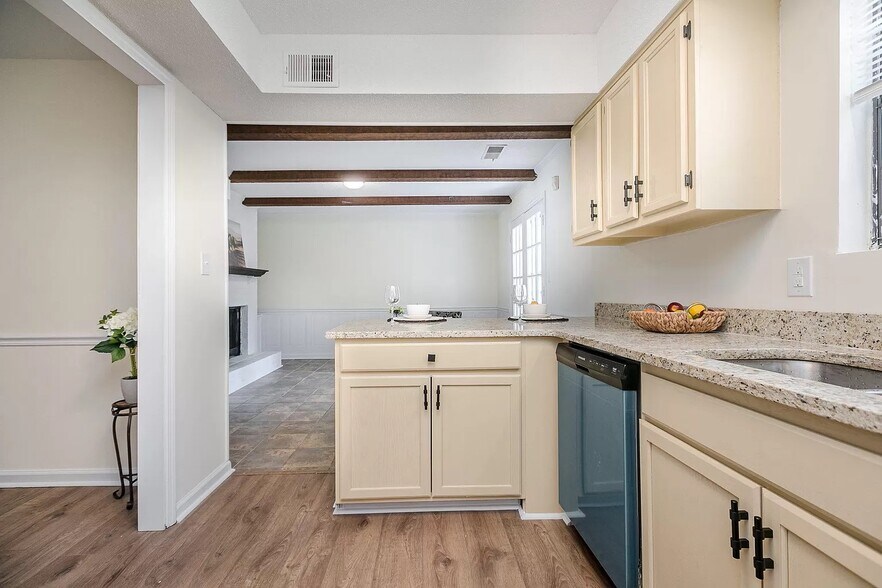 Building Photo - 2926 Arrowhead Dr