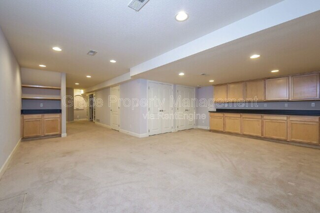 Building Photo - 566 Josephine St