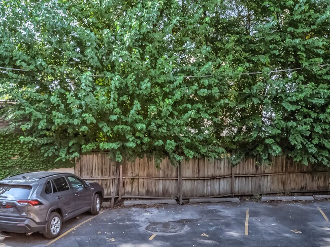 Building Photo - 7020 N Paulina St