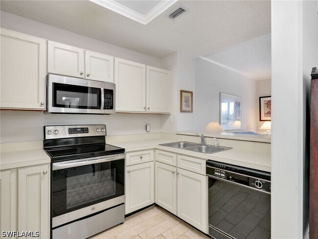 Building Photo - 900 Arbor Lake Dr