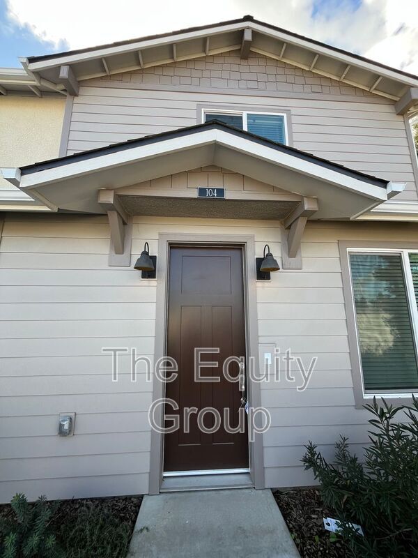 Building Photo - 405 S Summit St