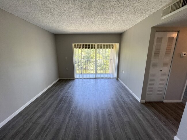 Building Photo - 1153 Lake Victoria Dr