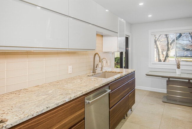 Building Photo - 1168 Middlebury Ln