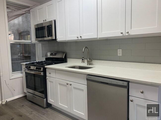 Building Photo - 1906-1908 8th Ave