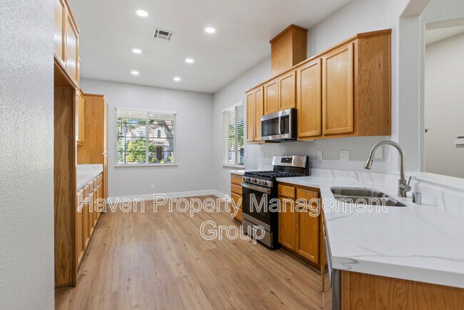 Building Photo - 1659 Whispering Wind Dr