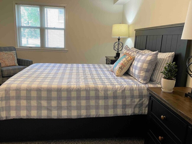 Building Photo - 1335 Summit Ave