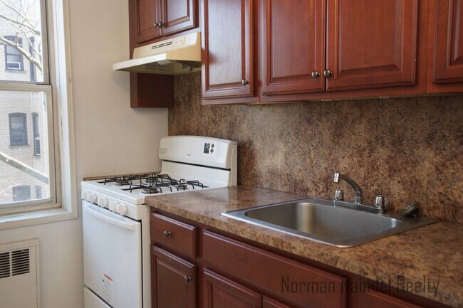 Building Photo - 1745 E 12th St