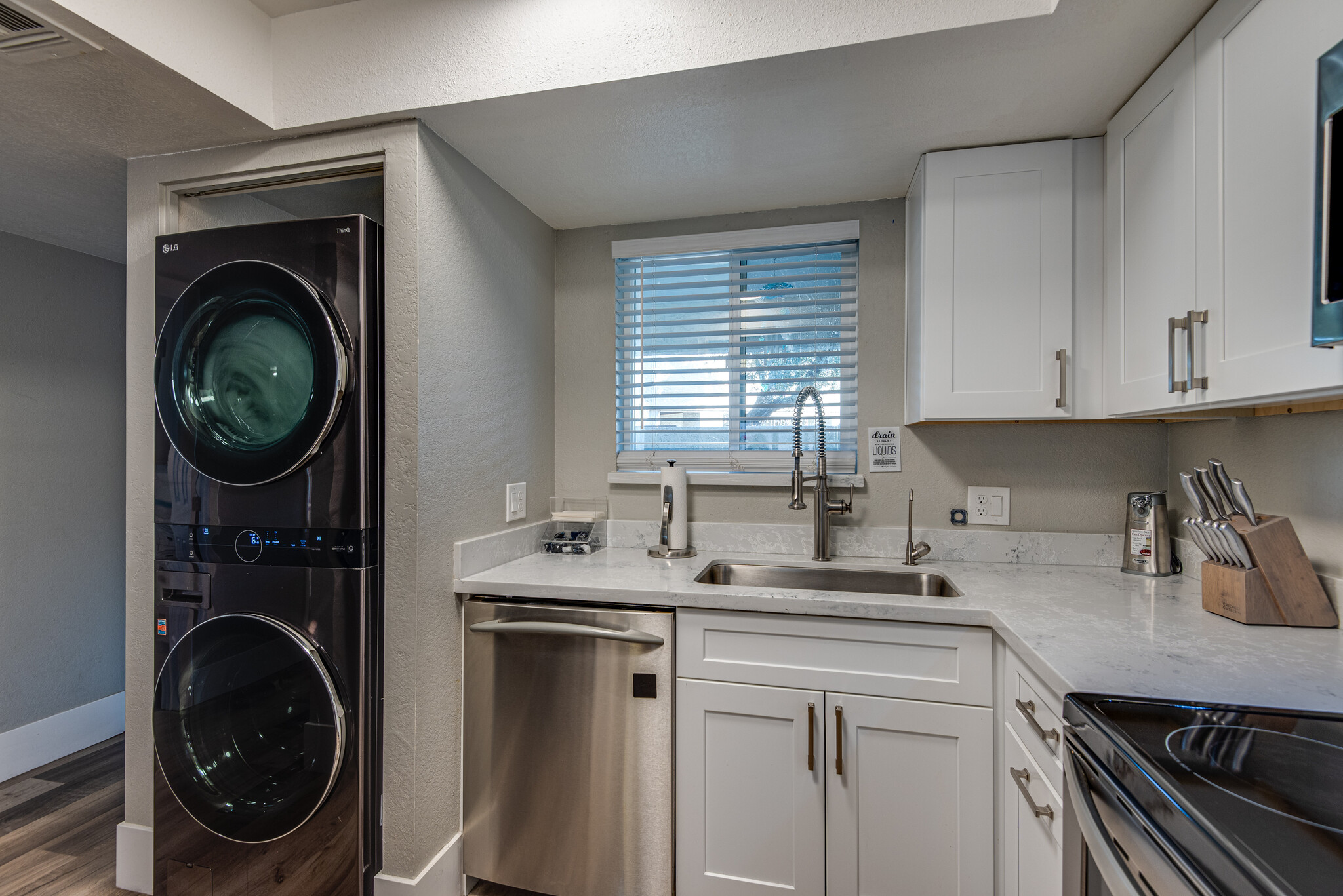 New LG Washer & Dryer - so fast and handy! - 4150 E Cactus Rd