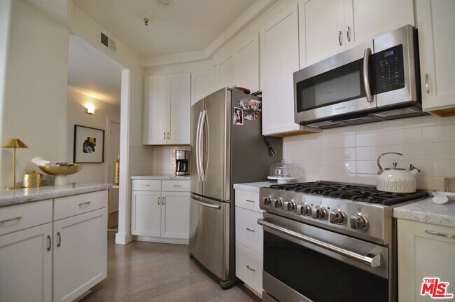 Building Photo - 5703 Laurel Canyon Blvd