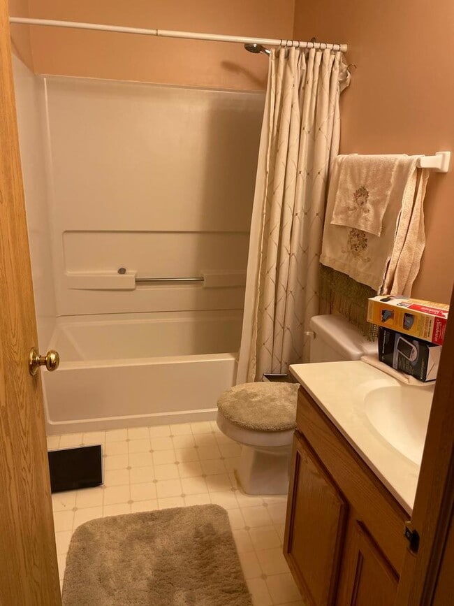 Building Photo - 724 County Line Rd